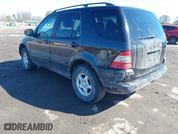 2000 Mercedes-Benz M 320/430/500 z VIN 4JGAB54E5YA172706, wystawiony jako IAAI lot #41652197 z przebiegiem 221 907 mil mil oraz . Historia ofert i sprzedaży dostępna na DreamBid. Obrazek 3.