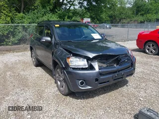 2012 Toyota RAV4 Sport z VIN JTMRK4DV9C5107828, wystawiony jako IAAI lot #42430899 z przebiegiem 109 768 mil mil oraz . Historia ofert i sprzedaży dostępna na DreamBid. Obrazek 1.