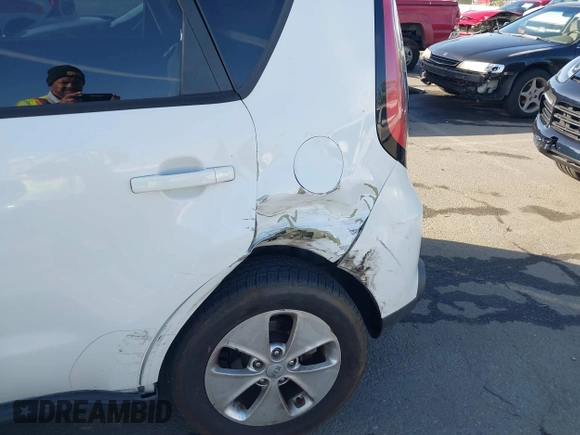 2014 Kia Soul with VIN KNDJN2A22E7086847, listed as a IAAI auction lot 41713412 with 112,294 mi miles. Bid and sale history available at carsss.com. Image 6.