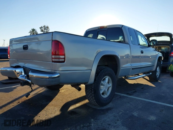 2000 Dodge Dakota Sport with VIN 1B7GG22N6YS690223, listed as a IAAI auction lot 41244256 with 147,443 mi miles. Bid and sale history available at carsss.com. Image 4.