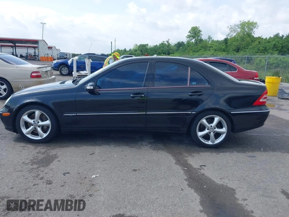 2004 Mercedes-Benz C 230 Kompressor z VIN WDBRF40J64F505984, wystawiony jako IAAI lot #42108989 z przebiegiem 120 383 mil mil oraz . Historia ofert i sprzedaży dostępna na DreamBid. Obrazek 14.