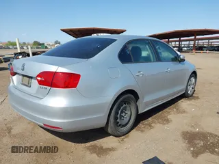2012 Volkswagen Jetta Sedan SE w/Convenience PZEV with VIN 3VWDP7AJ7CM314787, listed as a IAAI auction lot 41950485 with 120,886 mi miles. Bid and sale history available at carsss.com. Image 4.
