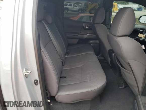 2018 Toyota Tacoma SR5 z VIN 3TMAZ5CN8JM063442, wystawiony jako Copart lot #55141725 z przebiegiem 110 926 mil mil oraz Szkoda całkowita • Salvage title. Historia ofert i sprzedaży dostępna na DreamBid. Obrazek 10.