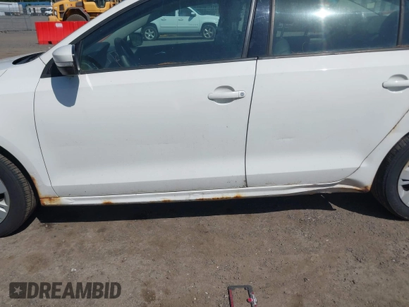 2012 Volkswagen Jetta SE with VIN 3VWDP7AJ0CM306577, listed as a IAAI auction lot 42585620 with 235,667 mi miles and . Bid and sale history available at DreamBid. Image 14.