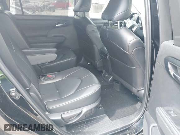 2022 Toyota Highlander XLE z VIN 5TDGZRBH3NS587245, wystawiony jako IAAI lot #42146453 z przebiegiem 74 909 mil mil oraz . Historia ofert i sprzedaży dostępna na DreamBid. Obrazek 8.