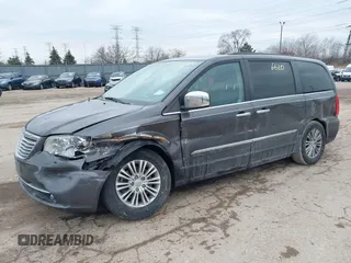 2015 Chrysler Town & Country Touring-L with VIN 2C4RC1CG4FR525588, listed as a IAAI auction lot 41696620 with 225,297 mi miles. Bid and sale history available at carsss.com. Image 6.