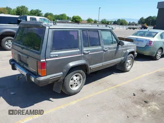 1987 Jeep Cherokee with VIN 1JCML7849HT112362, listed as a IAAI auction lot 42646285 with 162,661 mi miles and . Bid and sale history available at DreamBid. Image 4.