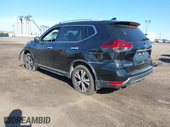 2018 Nissan Rogue SV z VIN 5N1AT2MV2JC851483, wystawiony jako IAAI lot #42082917 z przebiegiem 115 707 mil mil oraz . Historia ofert i sprzedaży dostępna na DreamBid. Obrazek 3.