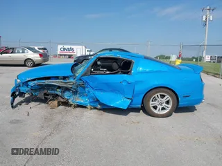 2014 Ford Mustang V6 с VIN 1ZVBP8AM5E5250006, выставлен на аукционе IAAI как лот 42253136 с пробегом Не указан миль и . История ставок и продаж доступна на DreamBid. Изображение 15.