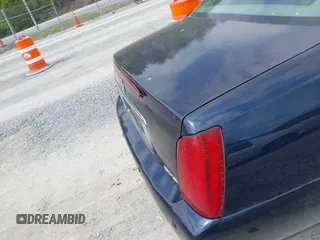 2004 Cadillac DeVille DHS z VIN 1G6KE54Y64U110060, wystawiony jako IAAI lot #42133610 z przebiegiem 68 677 mil mil oraz . Historia ofert i sprzedaży dostępna na DreamBid. Obrazek 14.