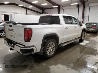 2022 GMC Sierra 1500 Limited Denali with VIN 1GTU9FEL9NZ109279, listed as a Copart auction lot 43402045 with 33,898 mi miles and Salvage Title. Bid and sale history available at carsss.com. Image 3.