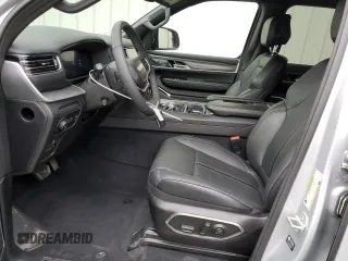2023 Jeep Wagoneer Series II с VIN 1C4SJRBPXPS530608, выставлен на аукционе Copart как лот 49929194 с пробегом 11 180 миль миль и . История ставок и продаж доступна на DreamBid. Изображение 7.