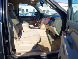 2012 Chevrolet Tahoe LS z VIN 1GNSCAE08CR213137, wystawiony jako IAAI lot #41626332 z przebiegiem 245 359 mil mil oraz . Historia ofert i sprzedaży dostępna na DreamBid. Obrazek 5.