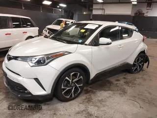 2019 Toyota C-HR XLE z VIN NMTKHMBX5KR073091, wystawiony jako IAAI lot #42190807 z przebiegiem 41 654 mil mil oraz . Historia ofert i sprzedaży dostępna na DreamBid. Obrazek 2.