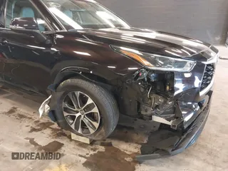 2021 Toyota Highlander XLE with VIN 5TDHZRBH1MS106203, listed as a IAAI auction lot 42645027 with 59,172 mi miles and . Bid and sale history available at DreamBid. Image 6.