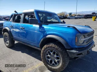 2021 Ford Bronco z VIN 1FMEE5DH6MLA74091, wystawiony jako Copart lot #46137495 z przebiegiem 54 780 mil mil oraz Szkoda całkowita • Salvage title. Historia ofert i sprzedaży dostępna na DreamBid. Obrazek 4.