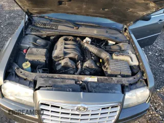 2009 Chrysler 300 z VIN 2C3LA43D49H637017, wystawiony jako Copart lot #86786114 z przebiegiem 157 691 mil mil oraz Czysty tytuł • Clean title. Historia ofert i sprzedaży dostępna na DreamBid. Obrazek 11.