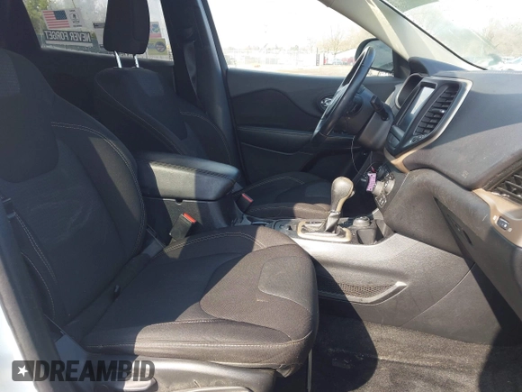 2016 Jeep Cherokee Latitude with VIN 1C4PJMCS8GW157492, listed as a IAAI auction lot 42013292 with 69,578 mi miles. Bid and sale history available at carsss.com. Image 5.