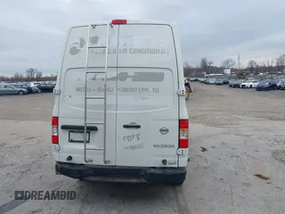 2017 Nissan NV Cargo SV z VIN 1N6BF0LY7HN808530, wystawiony jako IAAI lot #41222479 z przebiegiem 178 092 mil mil oraz . Historia ofert i sprzedaży dostępna na DreamBid. Obrazek 17.