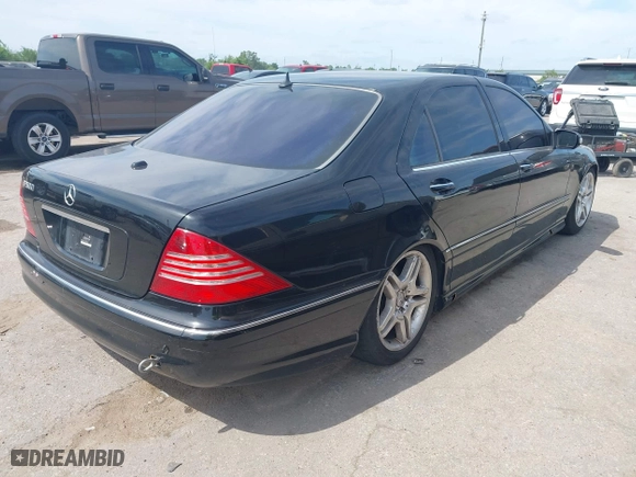 2006 Mercedes-Benz S-Class 5.0L with VIN WDBNG75J06A484636, listed as a IAAI auction lot 42058885 with 1 mi miles. Bid and sale history available at carsss.com. Image 4.
