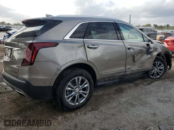 2022 Cadillac XT5 FWD Premium Luxury z VIN 1GYKNCRS4NZ179429, wystawiony jako Copart lot #47180195 z przebiegiem 45 649 mil mil oraz Nie do naprawy • Non repairable. Historia ofert i sprzedaży dostępna na DreamBid. Obrazek 3.