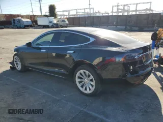 2019 Tesla Model S 75D z VIN 5YJSA1E25KF299740, wystawiony jako Copart lot #49355485 z przebiegiem 140 385 mil mil oraz Szkoda całkowita • Salvage title. Historia ofert i sprzedaży dostępna na DreamBid. Obrazek 2.