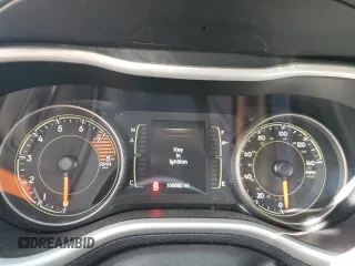 2018 Jeep Cherokee Latitude z VIN 1C4PJMCX3JD586604, wystawiony jako Copart lot #59128315 z przebiegiem 100 892 mil mil oraz Szkoda całkowita • Salvage title. Historia ofert i sprzedaży dostępna na DreamBid. Obrazek 9.