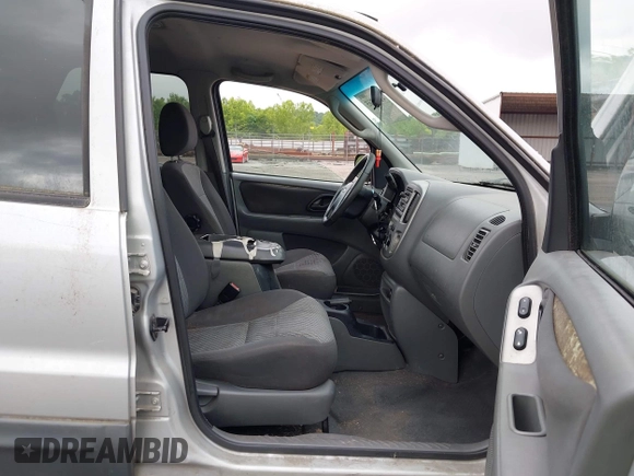 2003 Ford Escape XLT Popular z VIN 1FMYU03193KB02834, wystawiony jako IAAI lot #42423365 z przebiegiem 350 065 mil mil oraz . Historia ofert i sprzedaży dostępna na DreamBid. Obrazek 5.