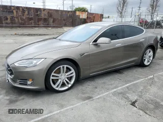 2015 Tesla Model S 85D with VIN 5YJSA1S27FF086203, listed as a Copart auction lot 48760445 with 111,221 mi miles and Salvage Title. Bid and sale history available at carsss.com. Image 1.