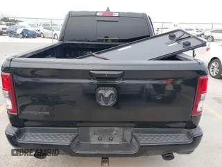 2019 Ram 1500 Big Horn z VIN 1C6RREFT1KN891182, wystawiony jako IAAI lot #41634042 z przebiegiem 128 972 mil mil oraz . Historia ofert i sprzedaży dostępna na DreamBid. Obrazek 16.
