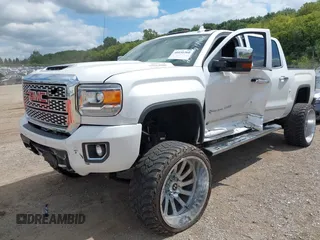 2019 GMC Sierra 2500HD Denali with VIN 1GT12SEY5KF236832, listed as a IAAI auction lot 40151260 with 45,531 mi miles. Bid and sale history available at carsss.com. Image 6.