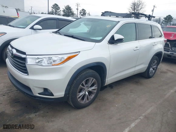 2014 Toyota Highlander XLE with VIN 5TDKKRFH2ES010070, listed as a IAAI auction lot 41379778 with 123,841 mi miles. Bid and sale history available at carsss.com. Image 17.