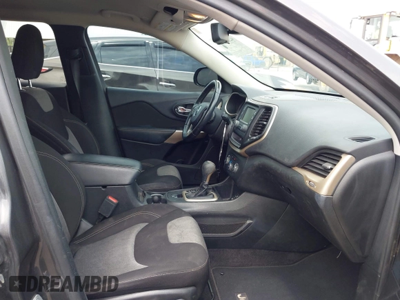 2018 Jeep Cherokee Latitude with VIN 1C4PJLCB2JD595549, listed as a IAAI auction lot 42132845 with 139,819 mi miles and . Bid and sale history available at DreamBid. Image 5.