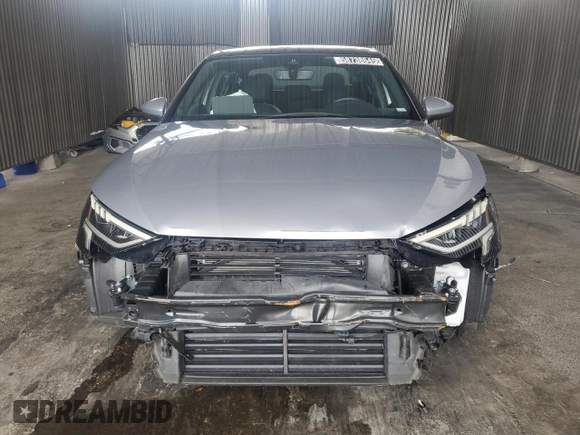 2024 Audi A3 Premium z VIN WAUAUDGY2RA127557, wystawiony jako Copart lot #58738645 z przebiegiem 18 581 mil mil oraz Tytuł czysty. Historia ofert i sprzedaży dostępna na DreamBid. Obrazek 5.