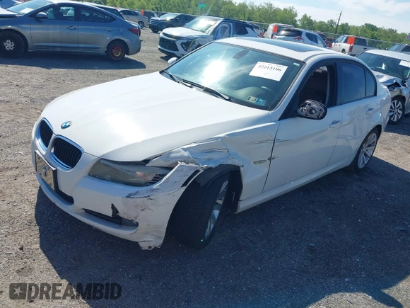 2011 BMW 3 Series 328i z VIN WBAPH5C55BF093784, wystawiony jako IAAI lot #42215106 z przebiegiem 119 577 mil mil oraz . Historia ofert i sprzedaży dostępna na DreamBid. Obrazek 17.