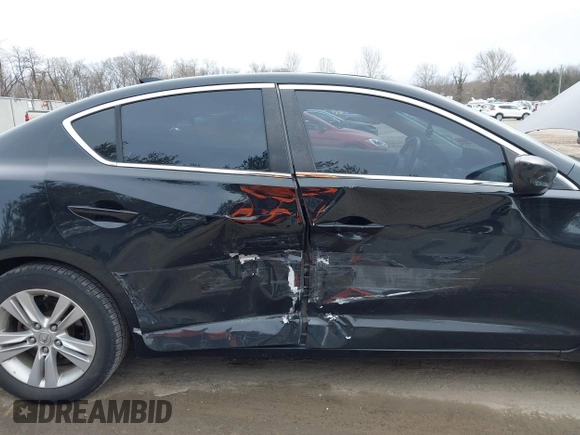 2013 Acura ILX with VIN 19VDE1F33DE003359, listed as a IAAI auction lot 41628219 with 167,171 mi miles. Bid and sale history available at carsss.com. Image 5.
