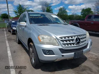 2009 Mercedes-Benz M 350 with VIN 4JGBB86E09A508864, listed as a IAAI auction lot 42211990 with 183,520 mi miles and . Bid and sale history available at carsss.com. Image 6.
