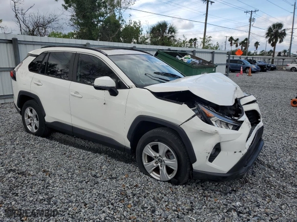 2019 Toyota RAV4 XLE with VIN JTMW1RFV4KD007950, listed as a Copart auction lot 44012885 with 33,600 mi miles and Salvage Title. Bid and sale history available at carsss.com. Image 4.