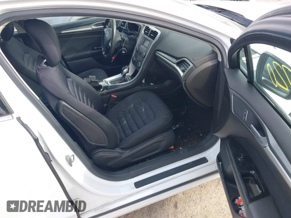 2014 Ford Fusion SE Hybrid with VIN 3FA6P0LU4ER243067, listed as a IAAI auction lot 41378720 with 129,625 mi miles. Bid and sale history available at carsss.com. Image 5.