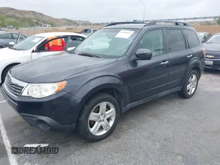 2010 Subaru Forester 2.5X Premium with VIN JF2SH6CC4AH801271, listed as a IAAI auction lot 41866032 with 206,820 mi miles. Bid and sale history available at carsss.com. Image 2.