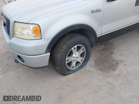 2006 Ford F-150 XLT with VIN 1FTPW14536FA32620, listed as a IAAI auction lot 40954768 with 194,303 mi miles. Bid and sale history available at carsss.com. Image 12.