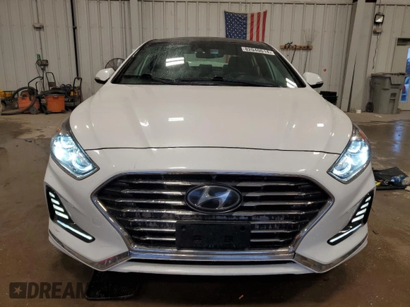 2018 Hyundai Sonata Hybrid Limited with VIN KMHE34L3XJA083972, listed as a Copart auction lot 82040614 with 124,717 mi miles and Salvage Title. Bid and sale history available at carsss.com. Image 5.