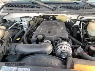 2002 Chevrolet Silverado 2500HD LS z VIN 1GCHK23G92F223123, wystawiony jako Copart lot #84289734 z przebiegiem 174 131 mil mil oraz Szkoda całkowita • Salvage title. Historia ofert i sprzedaży dostępna na DreamBid. Obrazek 13.