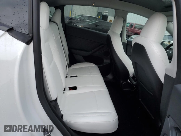 2024 Tesla Model Y Long Range with VIN 7SAYGDEE5RF115706, listed as a Copart auction lot 45002255 with 9,255 mi miles and Salvage Title. Bid and sale history available at DreamBid. Image 10.