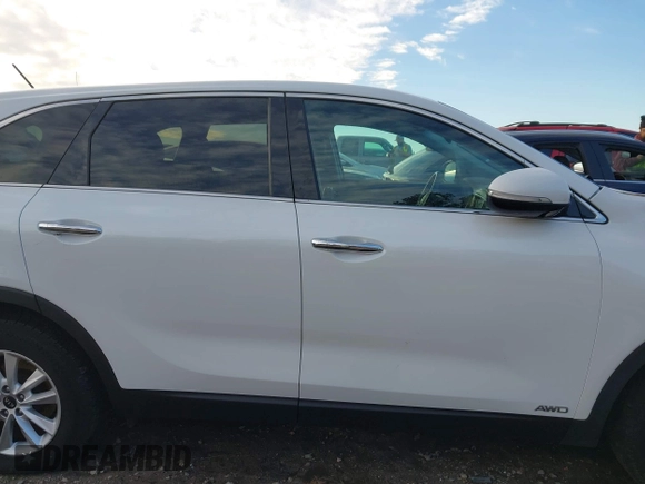 2020 Kia Sorento LX V6 with VIN 5XYPGDA59LG620680, listed as a IAAI auction lot 41452415 with 107,752 mi miles. Bid and sale history available at carsss.com. Image 14.