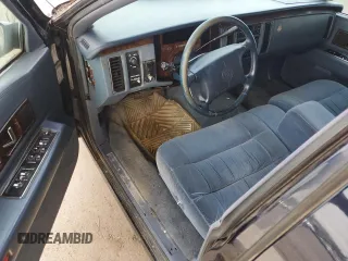 1996 Cadillac Fleetwood z VIN 1G6DW52P2TR710009, wystawiony jako Copart lot #67530934 z przebiegiem 127 910 mil mil oraz Tytuł czysty. Historia ofert i sprzedaży dostępna na DreamBid. Obrazek 8.
