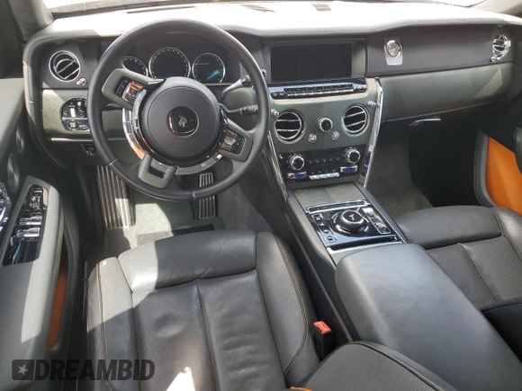 2019 Rolls-Royce Cullinan z VIN SLA689X51KU113872, wystawiony jako Copart lot #65135234 z przebiegiem Nie podano mil oraz Szkody całkowita. Historia ofert i sprzedaży dostępna na DreamBid. Obrazek 8.