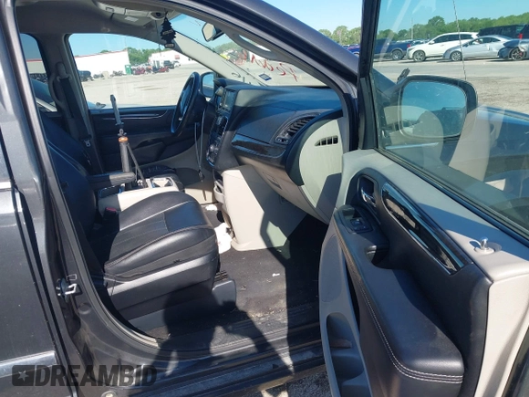 2012 Chrysler Town & Country Touring with VIN 2C4RC1BG1CR401016, listed as a IAAI auction lot 42086972 with 145,373 mi miles. Bid and sale history available at carsss.com. Image 5.