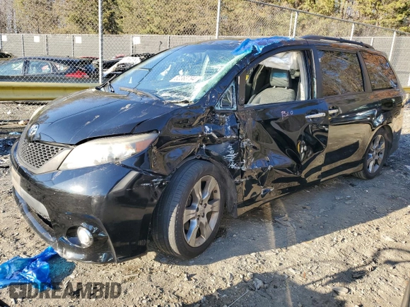 2013 Toyota Sienna SE с VIN 5TDXK3DC9DS390825, выставлен на аукционе Copart как лот 82363794 с пробегом 244 673 миль миль и Списание • Salvage title. История ставок и продаж доступна на DreamBid. Изображение 1.