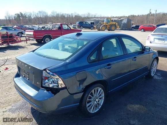2009 Volvo S40 2.4L with VIN YV1MS382292453700, listed as a IAAI auction lot 41760568 with 151,199 mi miles. Bid and sale history available at carsss.com. Image 4.